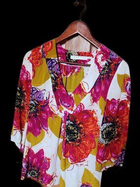 Beautiful Pure Silk Trina Turk Top Small/Medium